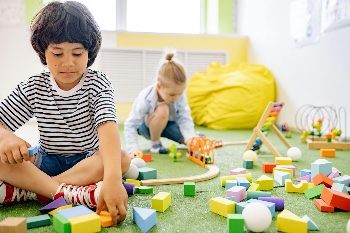 Descubra os melhores brinquedos educativos para crianças de 7 anos